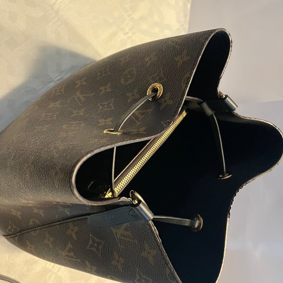 Authentic Louis Vuitton Neo Noe in Noir - Picture 11 of 14